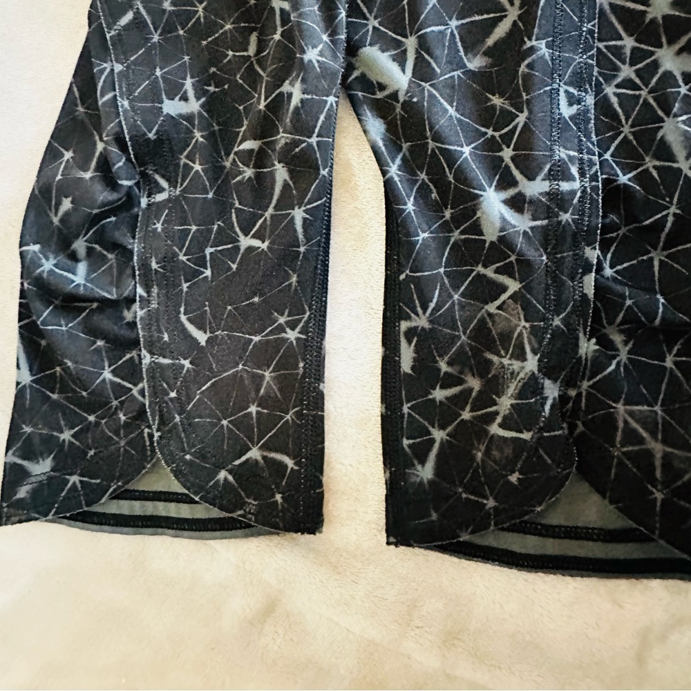 Lululemon Run: Top Speed Crop, Star Crushed Coal Black, Size 4 - Picture 7 of 10